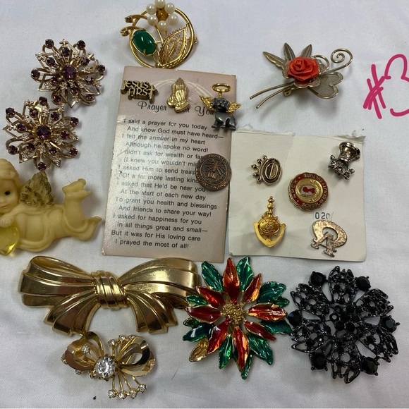 Multiple vintage lapel pins - Picture 2 of 3